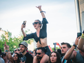 GIRL ON SHOULDERS_MOVEMENT 2022_AMI NICOLE ACRONYM