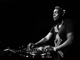 KEVIN SAUNDERSON 2016_AMI NICOLE ACRONYM