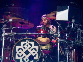 9_BREAKING BENJAMIN_AMI NICOLE ACRONYM
