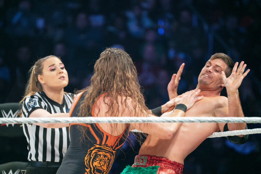 15_WWE_GRAYSON WALLER AND BUTCH FROM THE BRAWLING BRUTES_WWE HOLIDAY TOUR 2023_AMI NICOLE ACRONYM