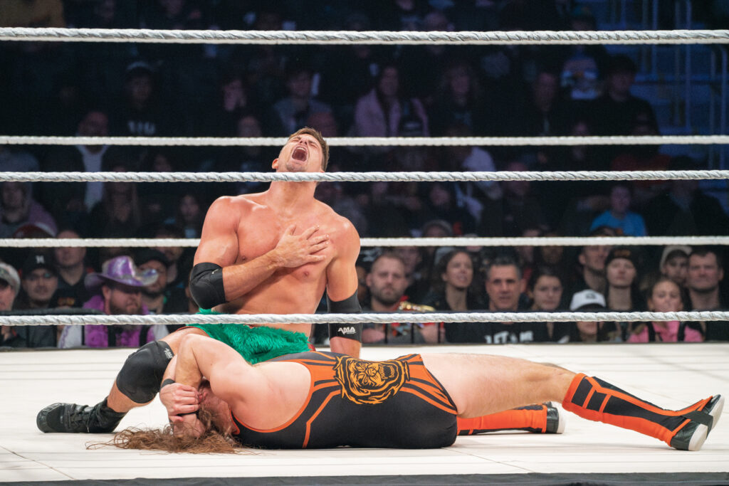 16_WWE_GRAYSON WALLER AND BUTCH FROM THE BRAWLING BRUTES_WWE HOLIDAY TOUR 2023_AMI NICOLE ACRONYM