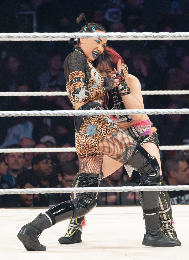 43_WWE_IYO SKY AND SHOTZI_WWE HOLIDAY TOUR 2023_AMI NICOLE ACRONYM