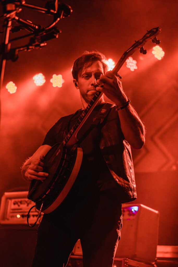 1_NATIVE HOWL_AMI NICOLE ACRONYM