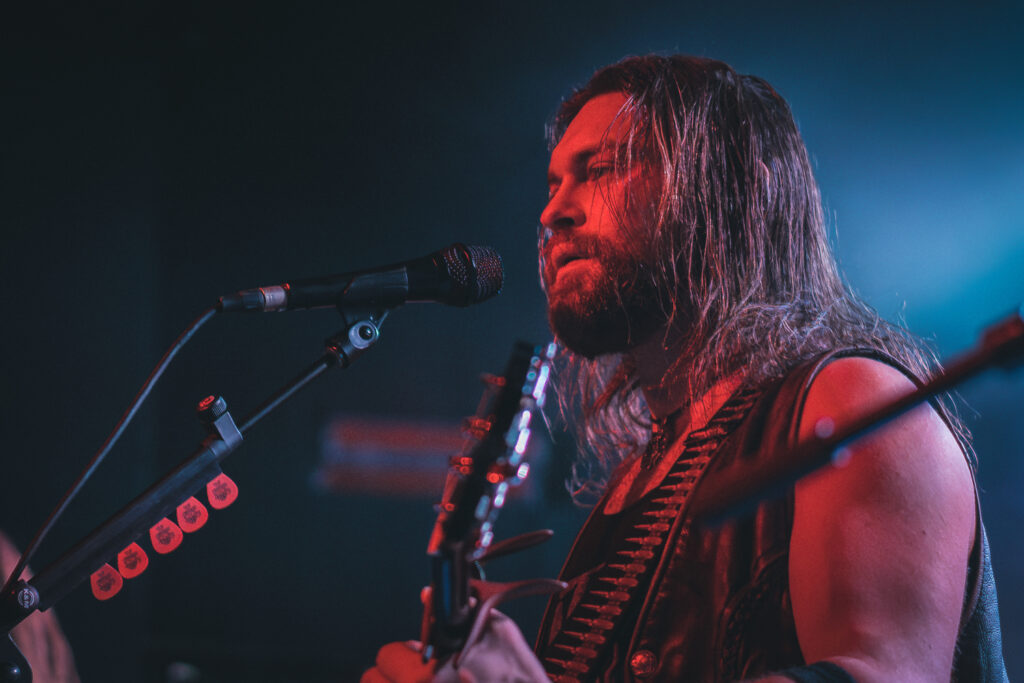 2_NATIVE HOWL_AMI NICOLE ACRONYM