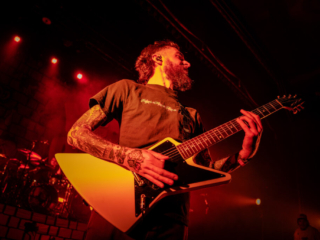 8_NECK DEEP_AMI NICOLE ACRONYM