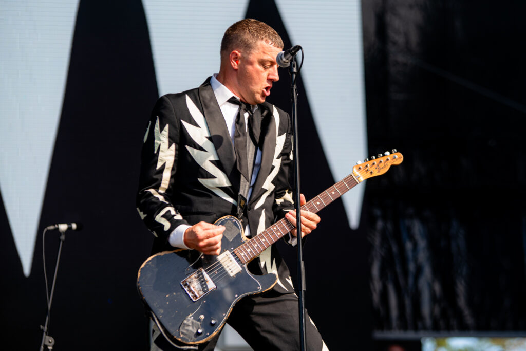 10_THE HIVES_AMI NICOLE ACRONYM