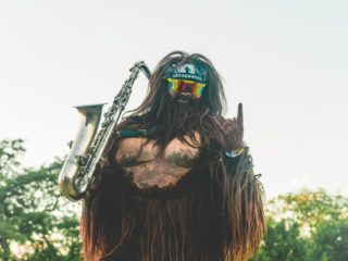 2_SAXSQUATCH PORTRAIT_AMI NICOLE ACRONYM