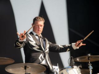 7_THE HIVES_AMI NICOLE ACRONYM