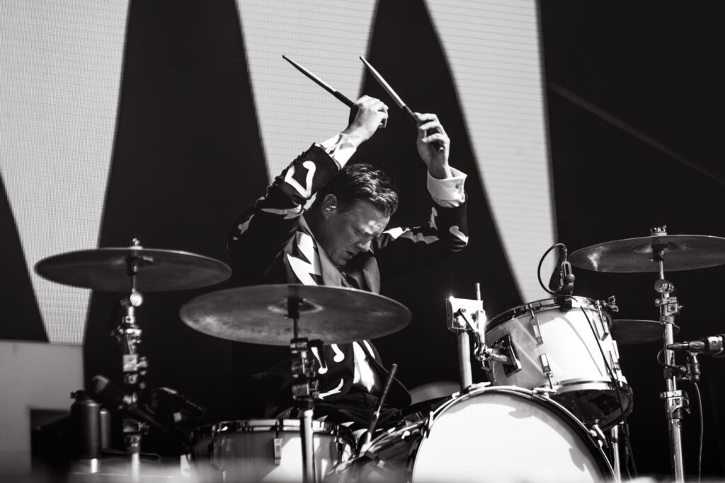 8_THE HIVES_AMI NICOLE ACRONYM