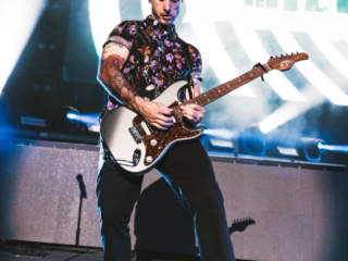 SIMPLE PLAN_AMI NICOLE ACRONYM_19
