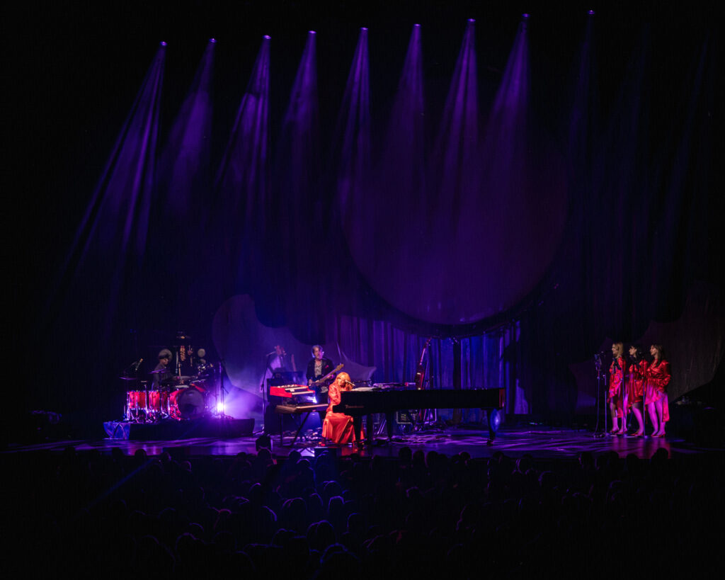 toriamos_erinroosen@lowlightdistrict-6