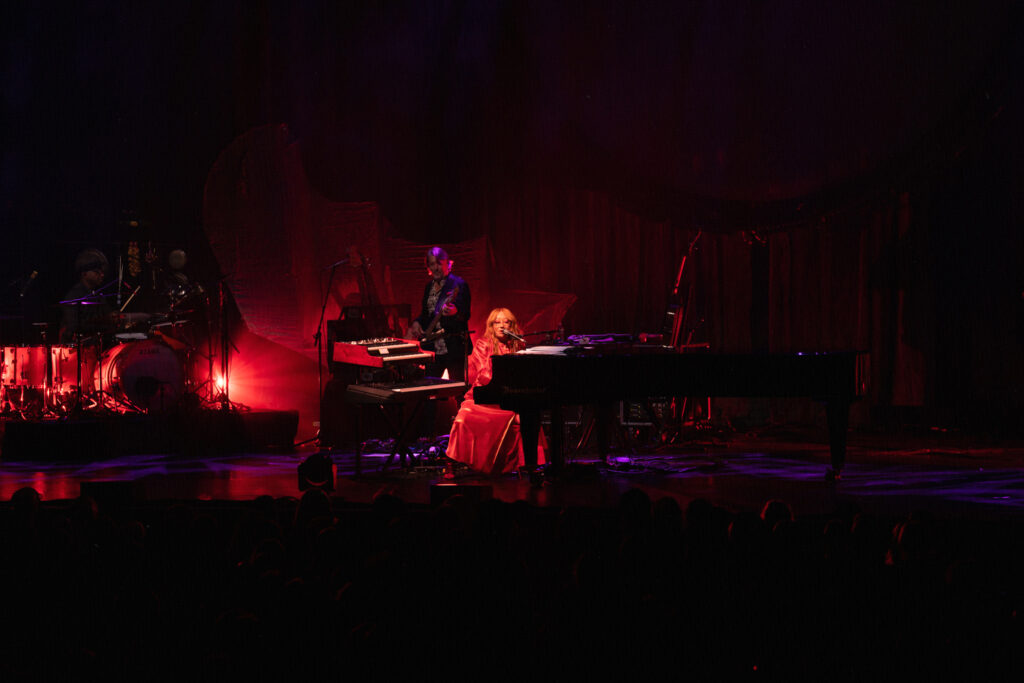 toriamos_erinroosen@lowlightdistrict-8